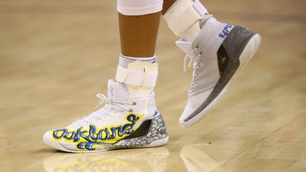 stephen-curry-oakland-shoes-auctioned.jpg